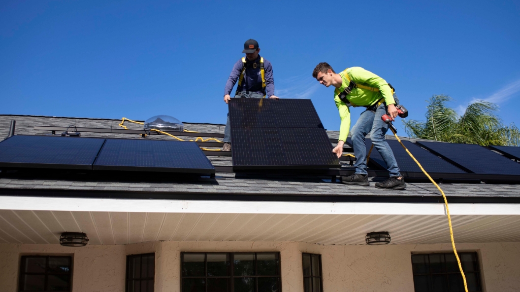 installers on roof